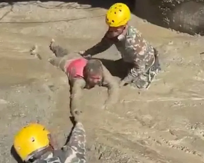 Search continues as number missing in Nepal-Tibet floods rises to 2,478 – as it happened