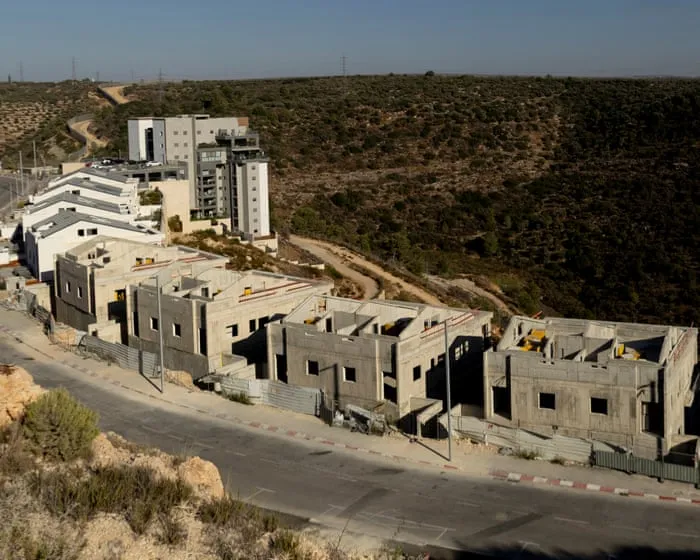 Senior UK rabbis come out in support of sanctions on Israeli settlements