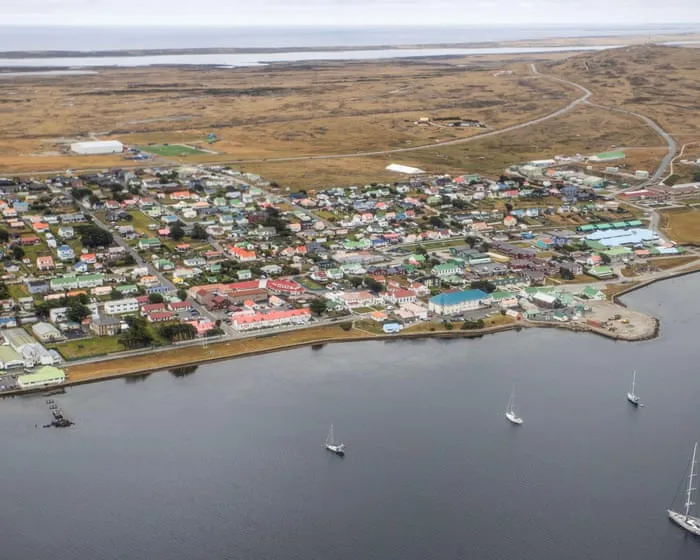 Falklands row shows urgent need to commit to 3% target, says Labour defence committee chair