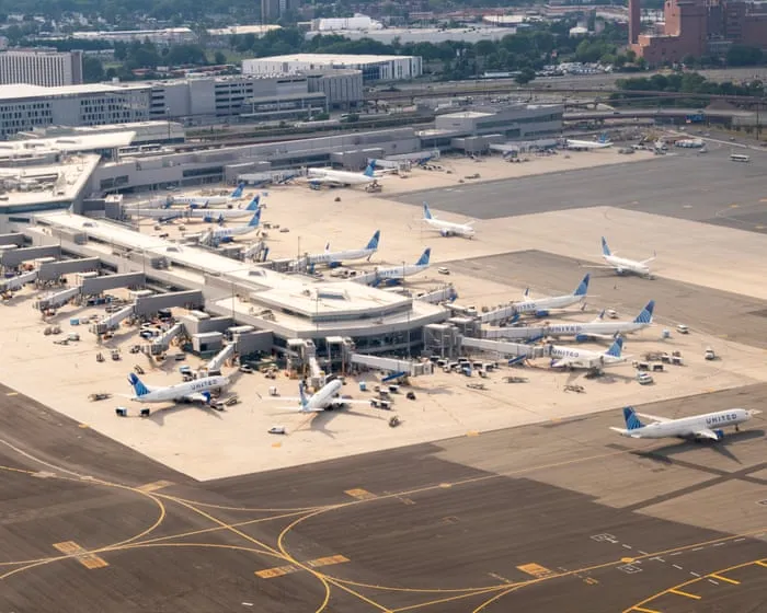Flights resume across US north-east after FAA communications failure