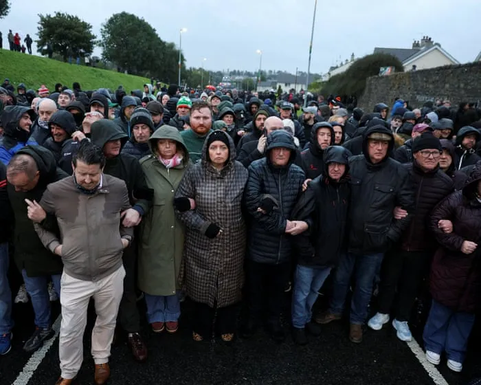 Loyalist parade in Northern Ireland given go-ahead as almost 30-year ban overturned
