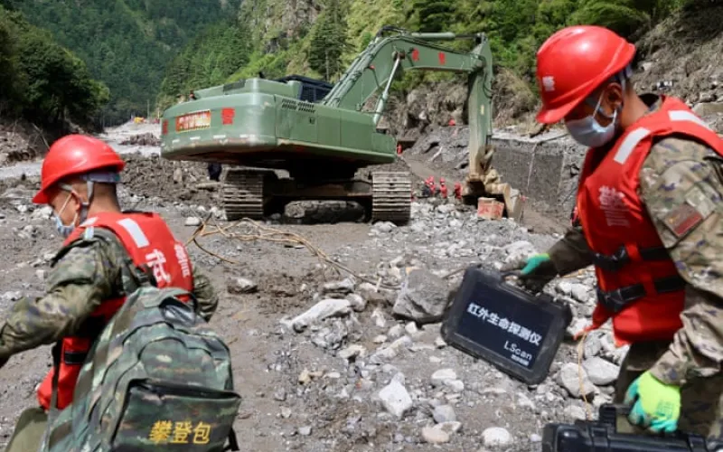 Fifteen Britons among 261 foreigners missing in China after floods