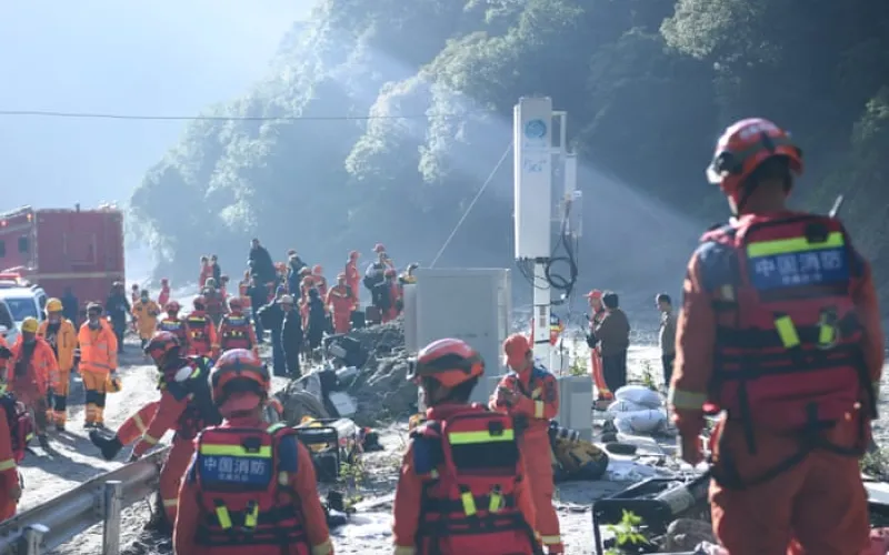 Number of missing in Nepal and Tibet rises to 3,000 as bad weather hampers search