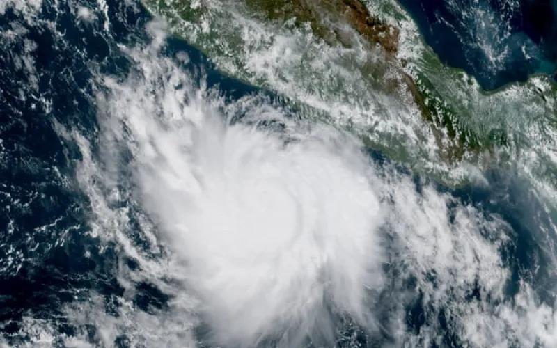 Hurricane Polo, rapidly intensifying from strong El Niño patterns, rages off coast of Mexico