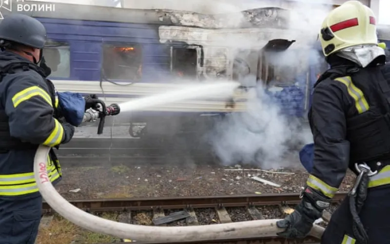 Train carrying Boris Johnson and ex-CIA chief may have been targeted in Russian strike, officials say