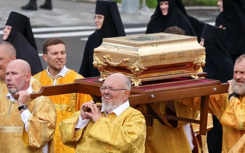 Orthodox church sends medieval prince’s remains to Russian troops in Ukraine
