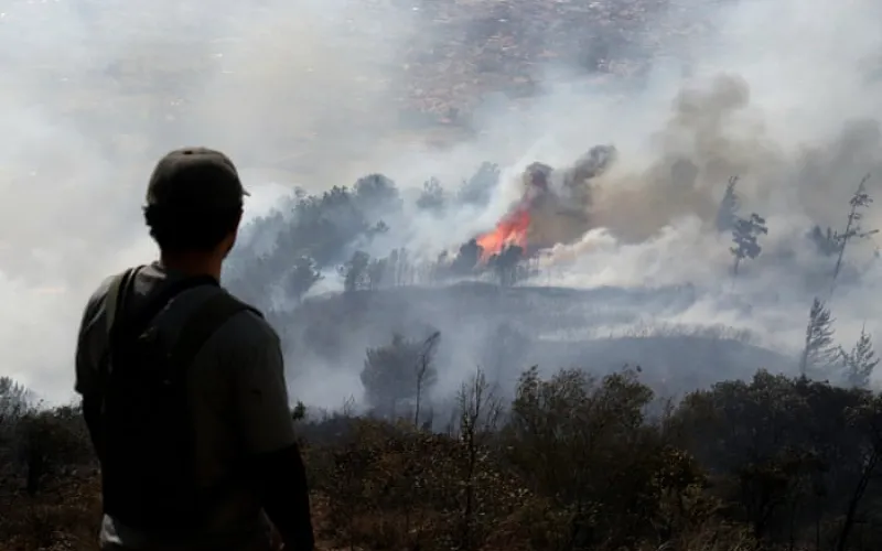 Colombia declares public calamity as wildfire threatens popular tourist area