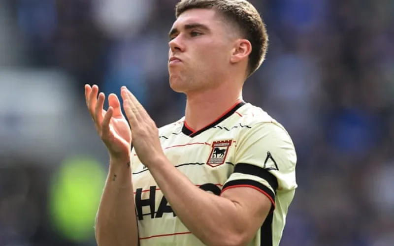 Footballers and fans pay tribute to Noah Woods after toddler’s death in Suffolk