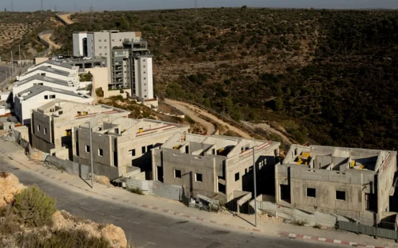 Senior UK rabbis come out in support of sanctions on Israeli settlements