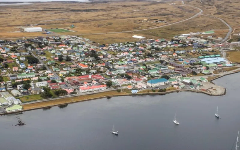 Falklands row shows urgent need to commit to 3% target, says Labour defence committee chair