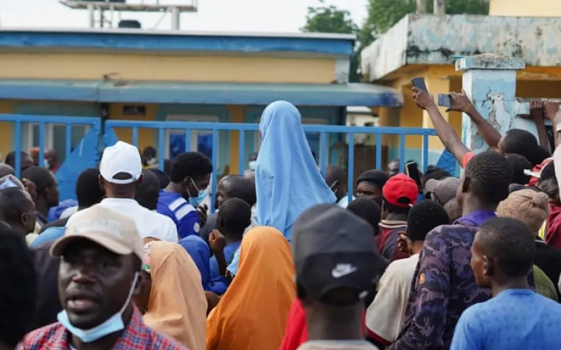 Survivors recount panic and struggle to breathe in Nigerian prison cell where 37 died