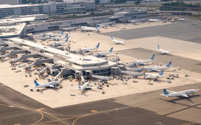 Flights resume across US north-east after FAA communications failure