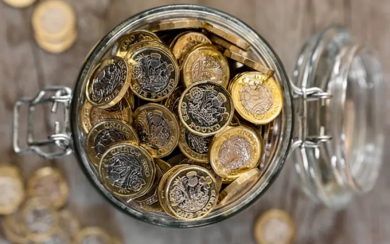 Should you lock into a fixed-rate savings account paying 5.25%?