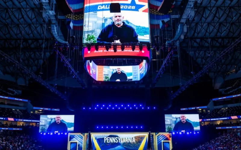 Democrat John Fetterman makes surprise appearance at Republican convention