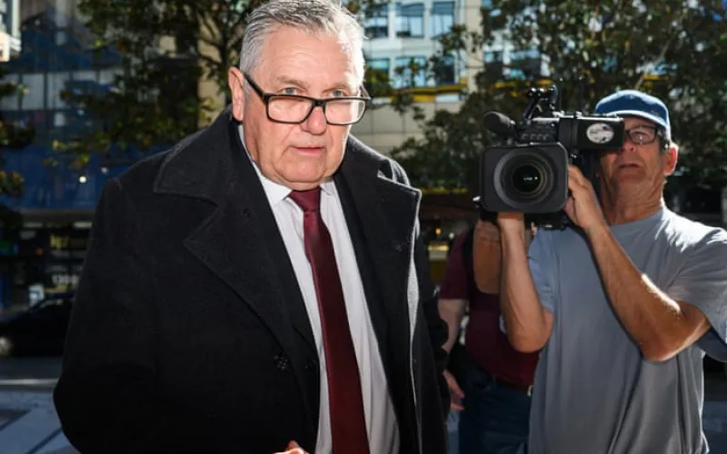 Rival Ray Hadley tells Alan Jones trial that alleged victim ‘broke down and sobbed’ when detailing assaults