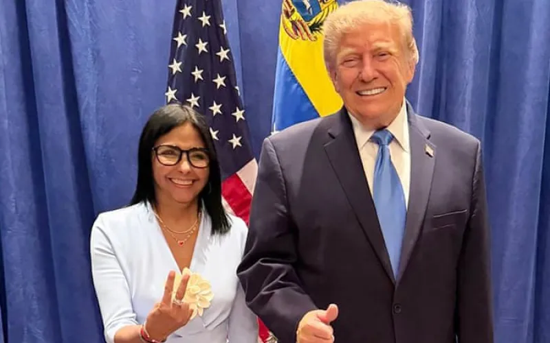 Delcy Rodríguez poses with Trump in New York as Maduro languishes in jail nearby
