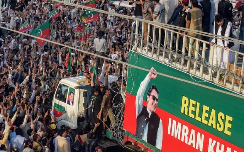 Supporters of Imran Khan start march on locked-down Islamabad