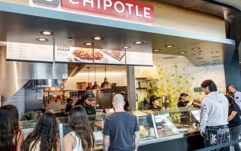 Starbucks reportedly exploring Chipotle takeover