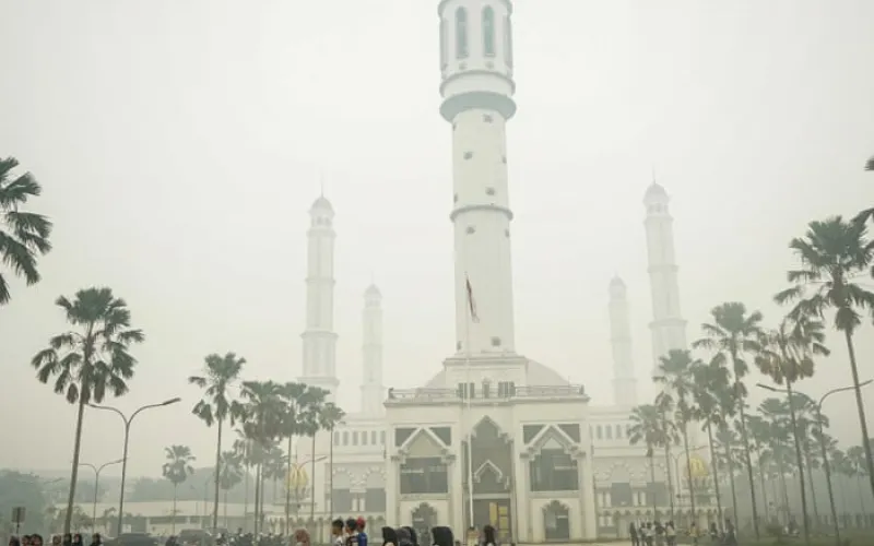 Indonesia accused of ‘gross negligence’ in wildfires lawsuit as haze tests region