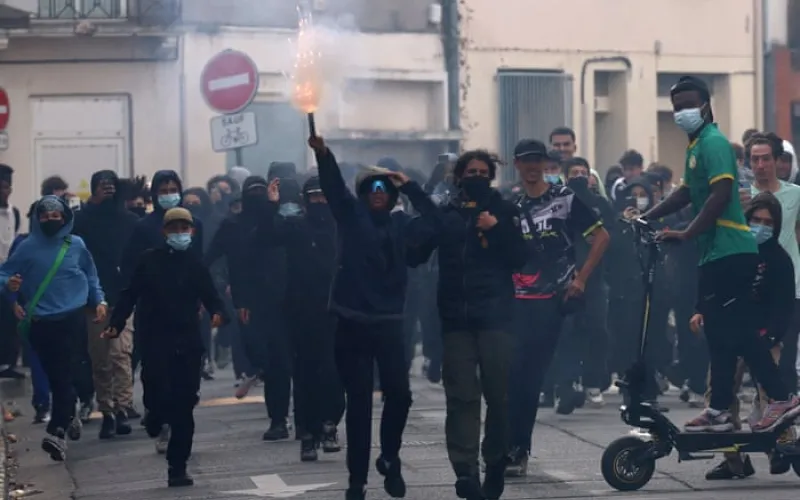 More than 400 schools in France to be closed on Monday as more protests planned